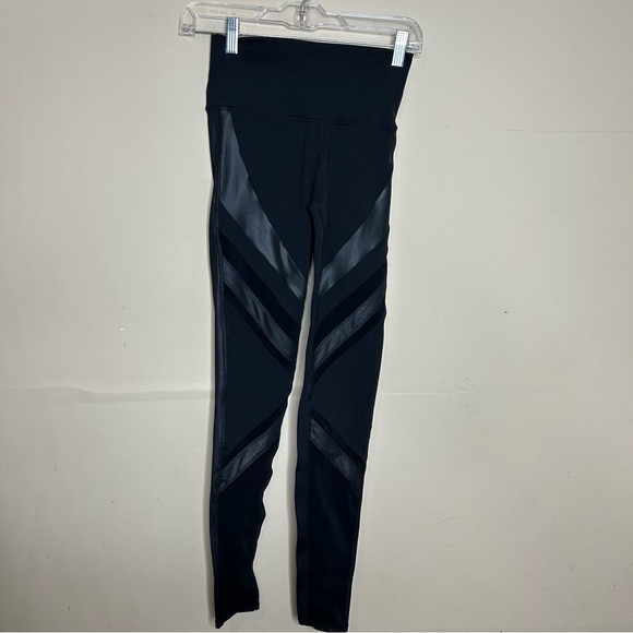ALO Black Epic Leggings Mesh Panel - Picture 1 of 7